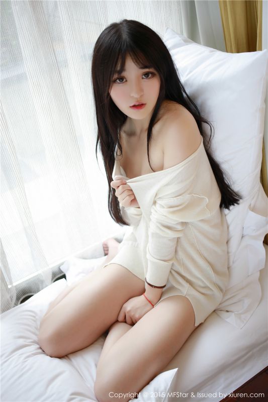 养眼嫩模伊小七闺房丰乳肥臀诱惑写真