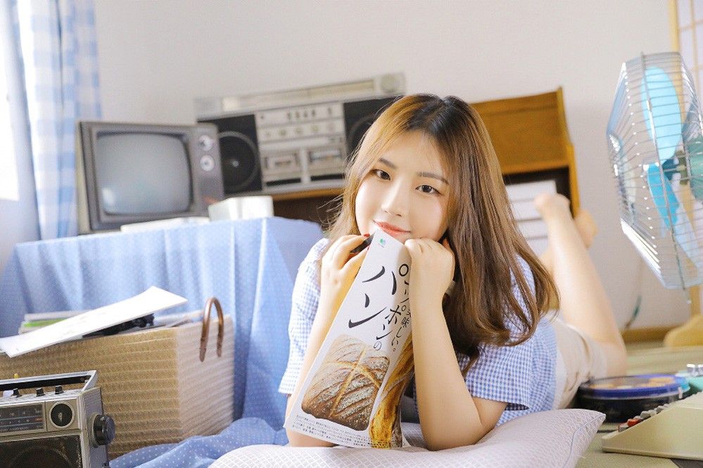 清纯宅居女孩甜美素人俏皮氧气唯美写真