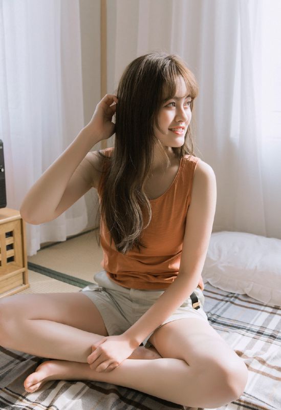 清纯甜美女孩私房美足白嫩肌肤尤物写真