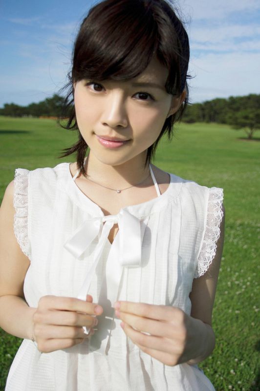 日本90后美女松川佑依子清新外拍