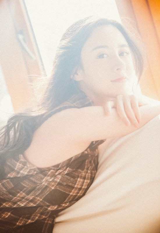 极品白嫩长腿校花美女销魂眼神梦幻唯美写真