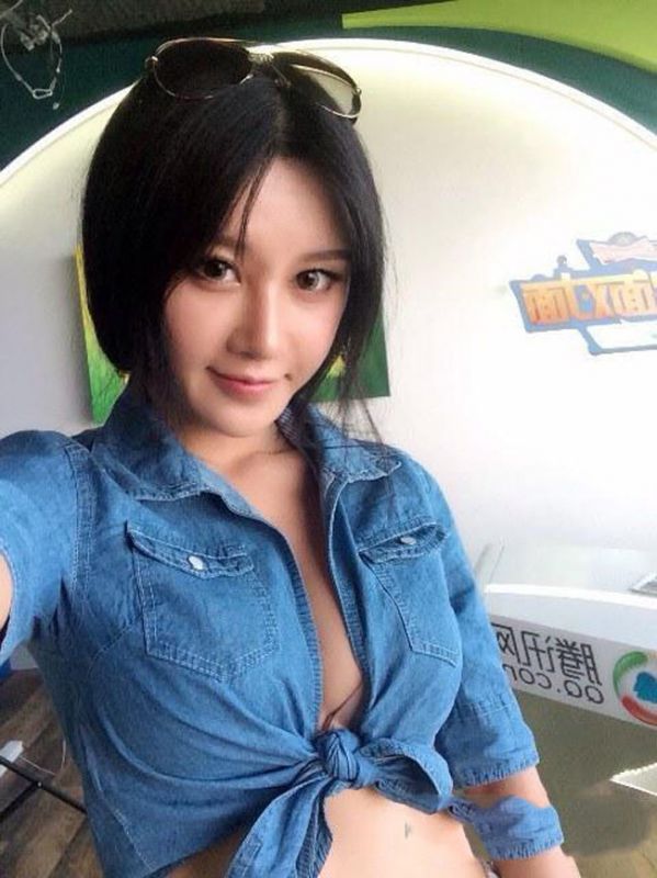 足球宝贝樊玲迷人爆乳掩藏不住