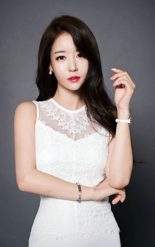 韩国美女性感翘臀图片 韩国气质大胸美女性感翘臀迷人写真