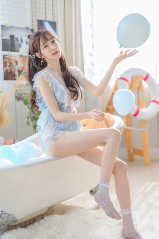 长腿巨乳御姐网袜蕾丝透视装极品尤物性感诱惑写真