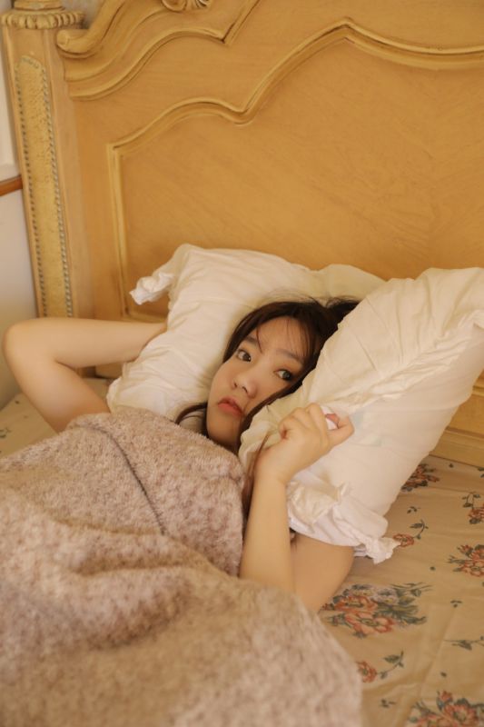 00后美女床上销魂自慰春光泄露香艳内衣私房性感图片