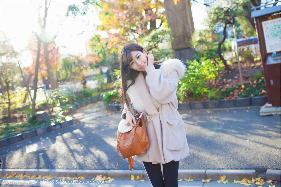 清纯美女陈潇街头迷人写真照