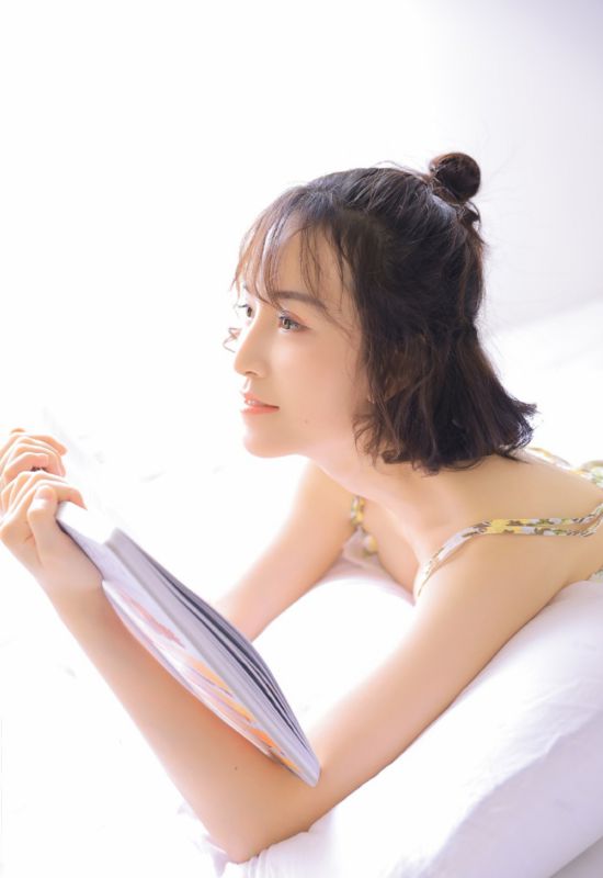 娇小白嫩美女私房床上惹火性感风骚图片