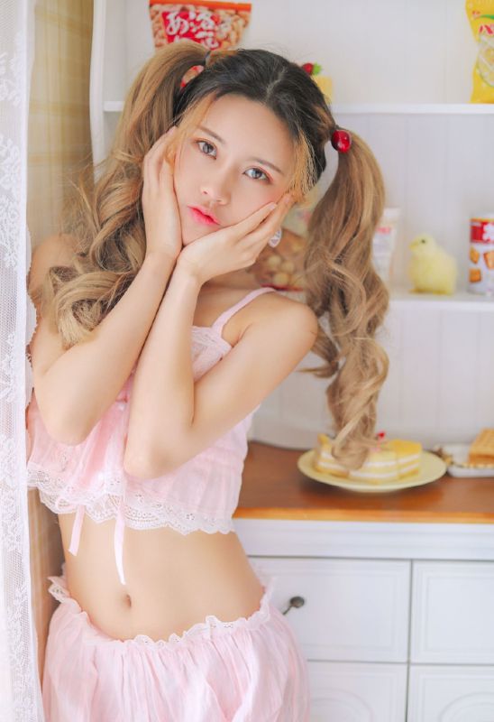 双马尾罗马卷女孩粉嫩内衣诱惑闺房写真