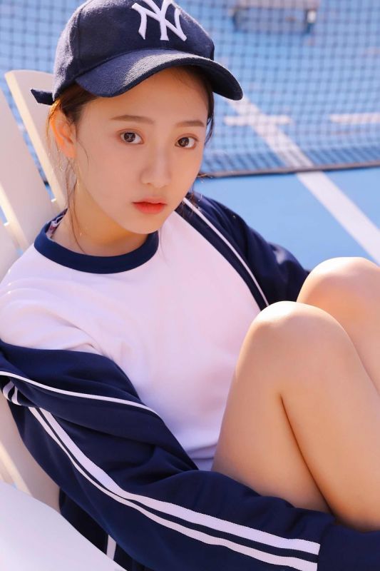 阳光少女户外制服诱惑无遮无挡性感写真