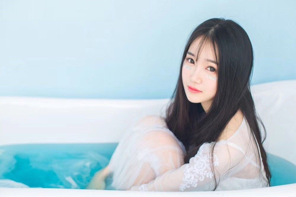 美女洗澡粉嫩妖娆甜美女孩写真