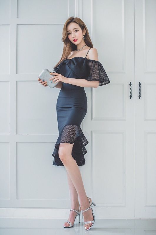 韩国爆乳美女模特李妍静透视黑裙大胆人体艺术写真
