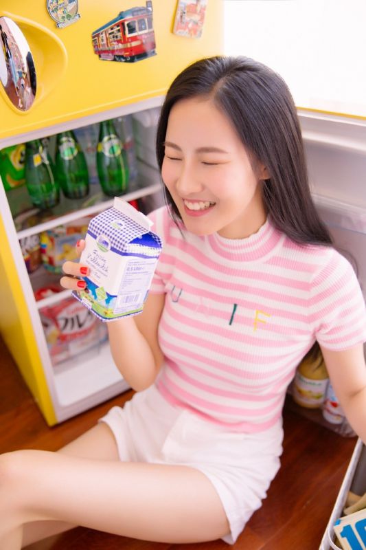 长腿邻家姐姐大胆热裤性感诱惑写真图片