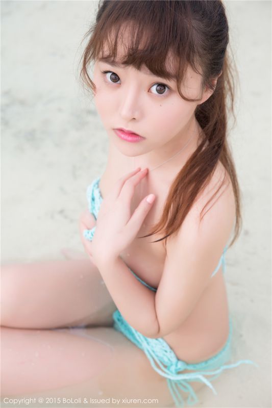 粉嫩美眉柳侑绮海滩另类比基尼诱惑写真