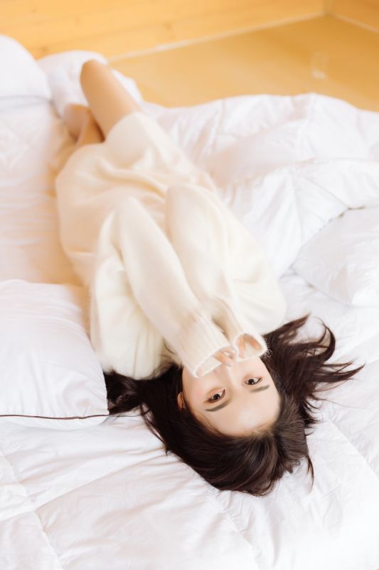 床上小嫩妹清新美女模特长腿玉足性感写真图片