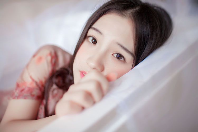 可爱少女居家迷人写真照