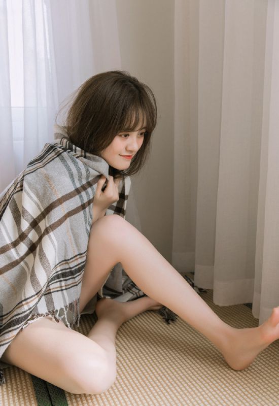 清纯甜美女孩私房美足白嫩肌肤尤物写真