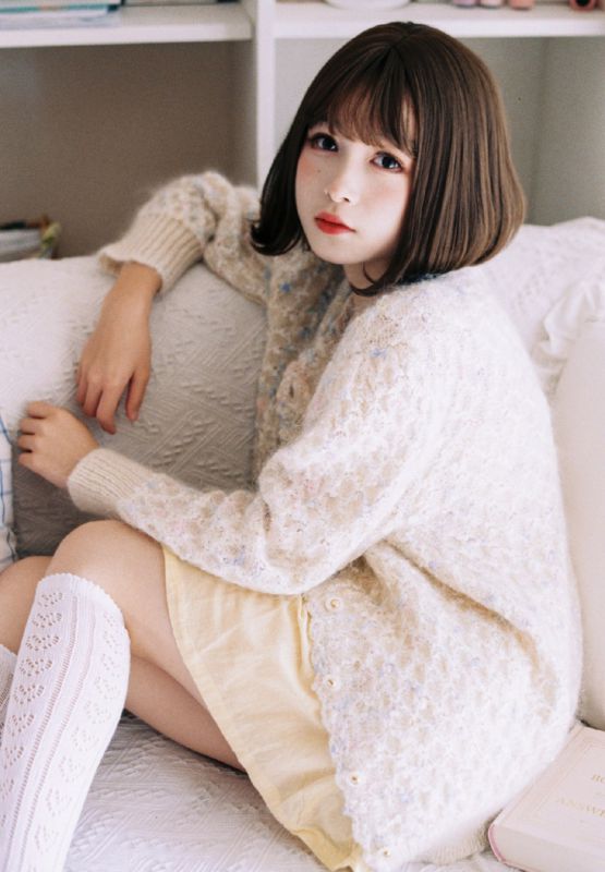 短发美女白丝袜私房美腿短裙惹火清纯可爱写真