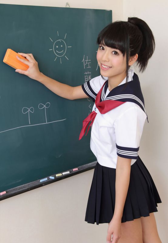 日本美女诱惑写真 日本美少女佐藤丽奈清纯制服诱惑写真