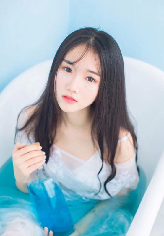 美女洗澡粉嫩妖娆甜美女孩写真