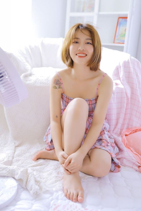 爆乳短发欲女私房内衣床上诱惑西西人体图片