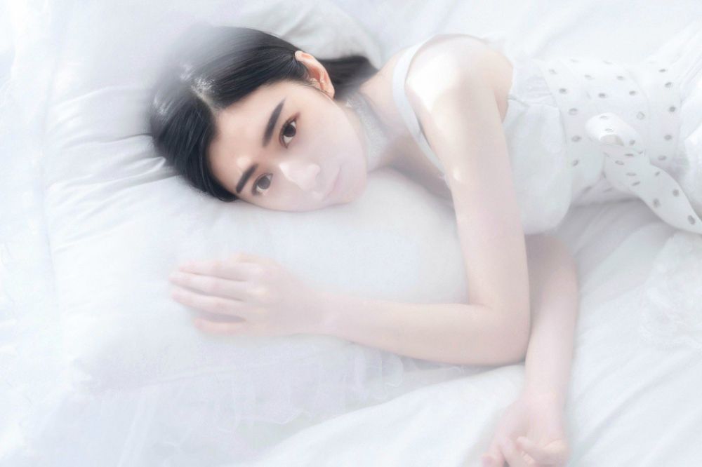 洁白纱裙少女白皙嫩肤小清新唯美写真