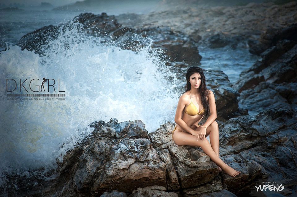 海边比基尼美女诱惑图
