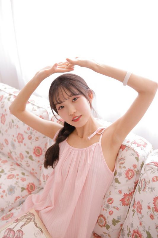 闺蜜室内自拍清纯可爱女孩笑容写真