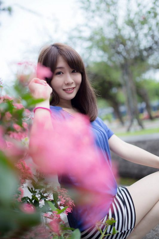 清纯美女庄晴雅公园唯美写真
