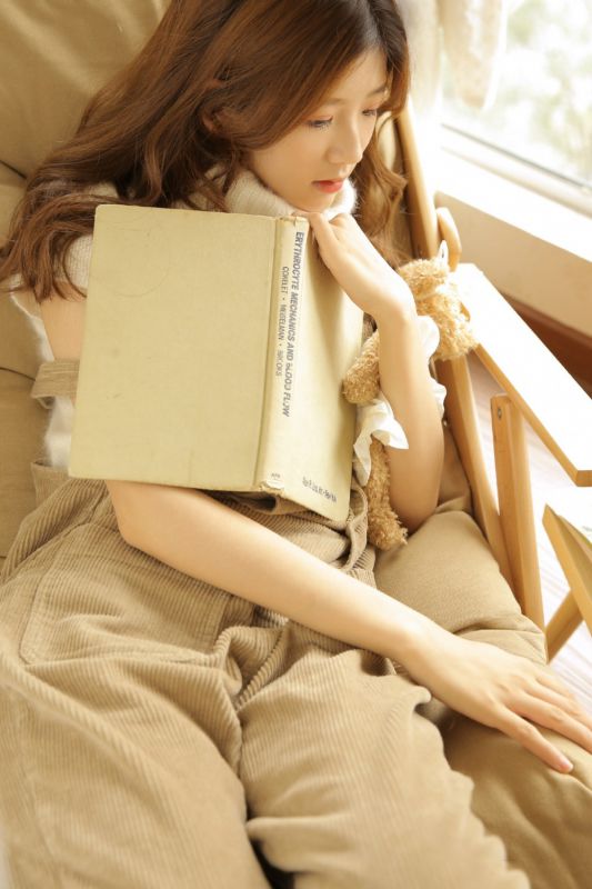 00后白嫩萝莉少女私房呆萌可爱清纯写真图片