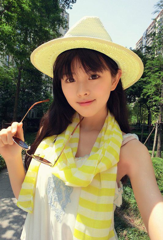 清纯女孩户外唯美写真大片