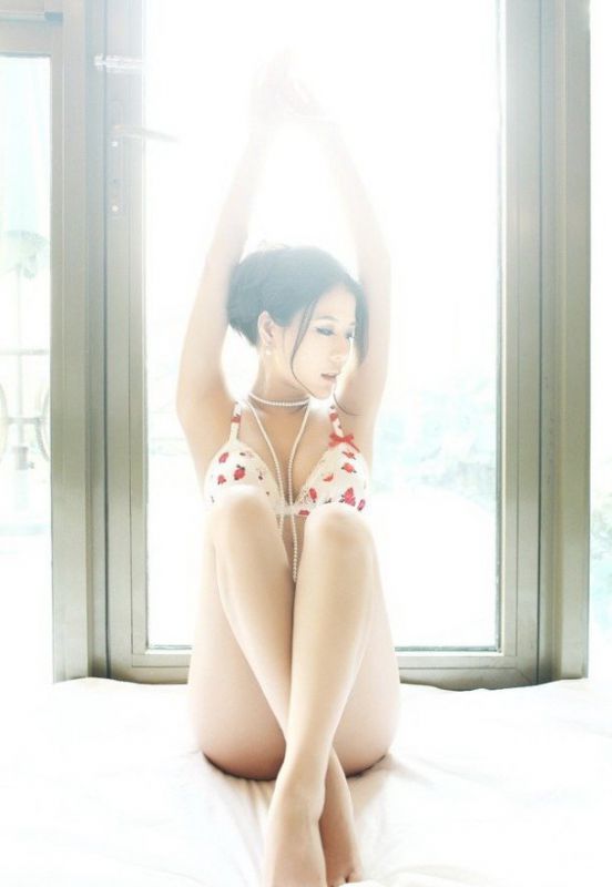 性感嫩模浴室大尺度诱惑写真