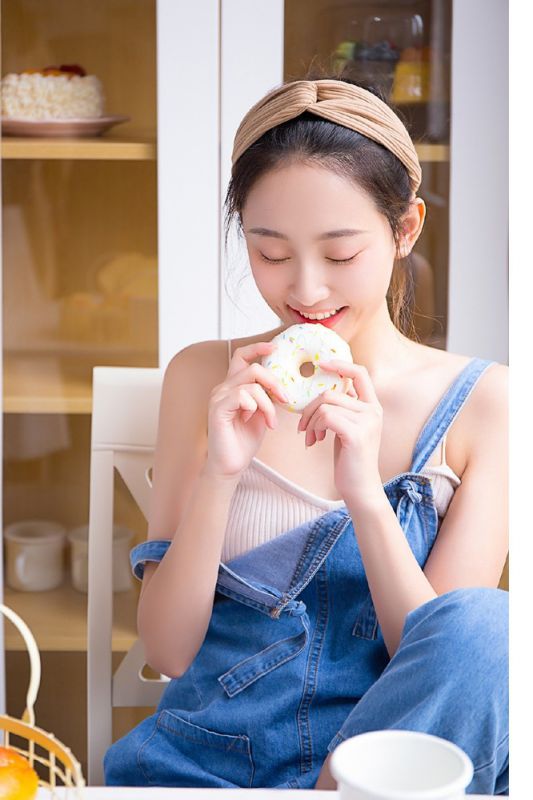 韩国小清新女孩吊带牛仔裤养眼惊艳气质写真