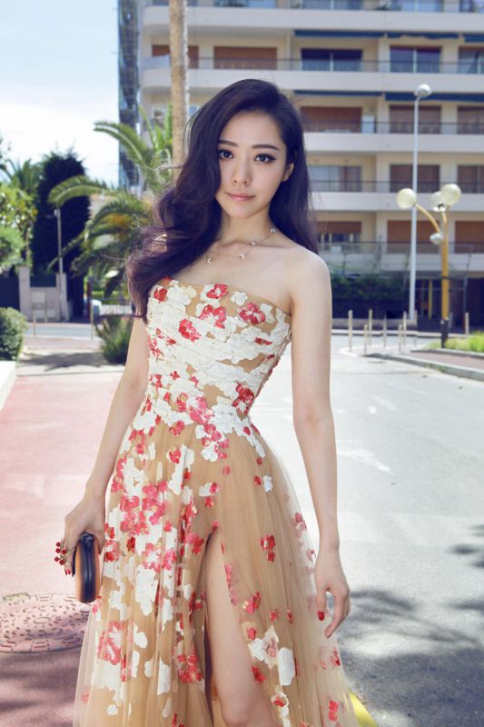 张靓颖性感裹胸长裙高清迷人写真