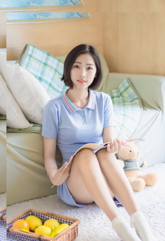 短发polo衫少女白嫩真空性感美足写真
