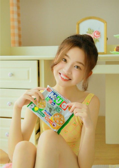 白嫩萝莉少女翘臀美乳甜美笑容私房写真