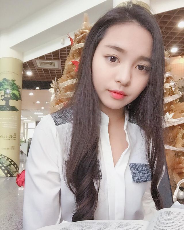清纯系美女邱苡u自拍养眼图片