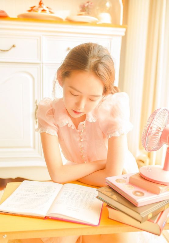 萝莉女王圣洁无瑕梦幻惊艳清纯气质写真