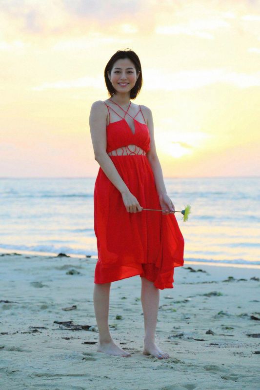 日本美女少妇海边长裙粉嫩BB裸阴性感诱惑图片