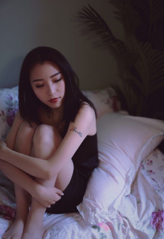 吊带睡衣美女御姐私房火辣抚媚性感色色啪啪啪写真