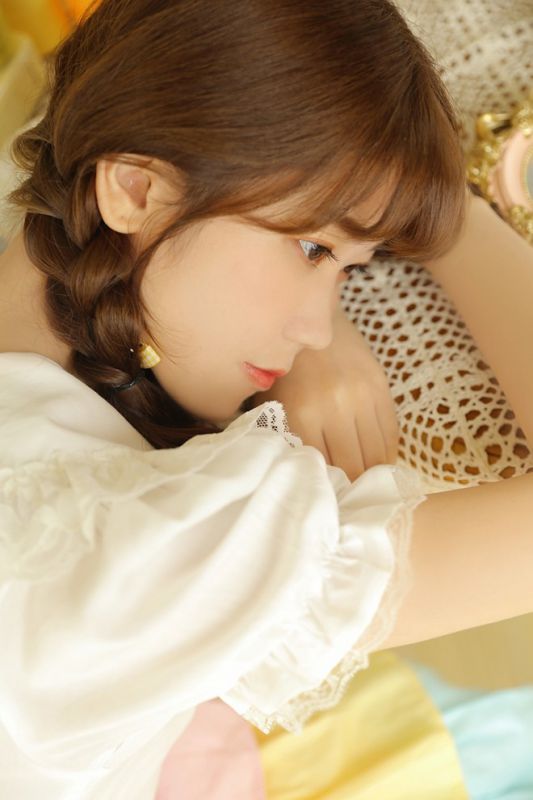甜美女孩私房家家酒白嫩萌妹子写真