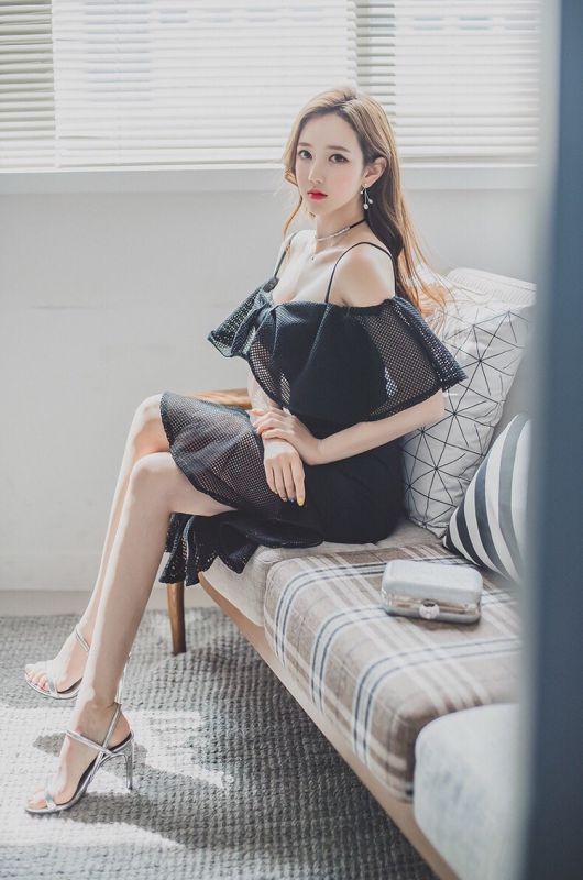 韩国爆乳美女模特李妍静透视黑裙大胆人体艺术写真