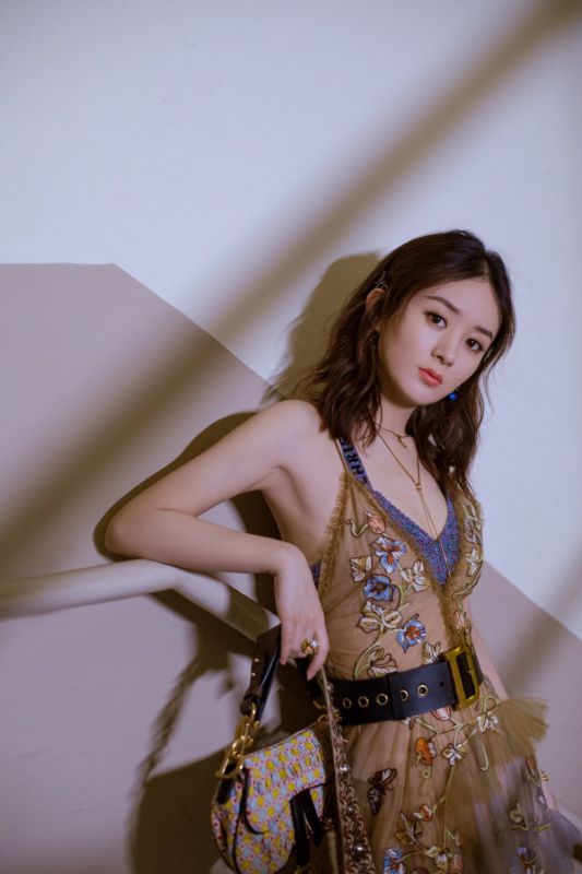 优雅贵气美女赵丽颖室内性感长裙养眼诱惑写真