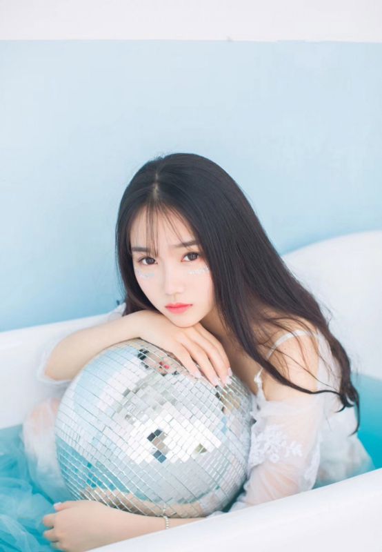 美女洗澡粉嫩妖娆甜美女孩写真