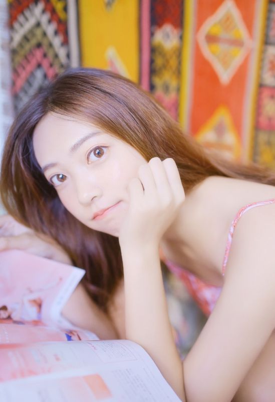 长发美少女抚媚香艳白嫩女神写真