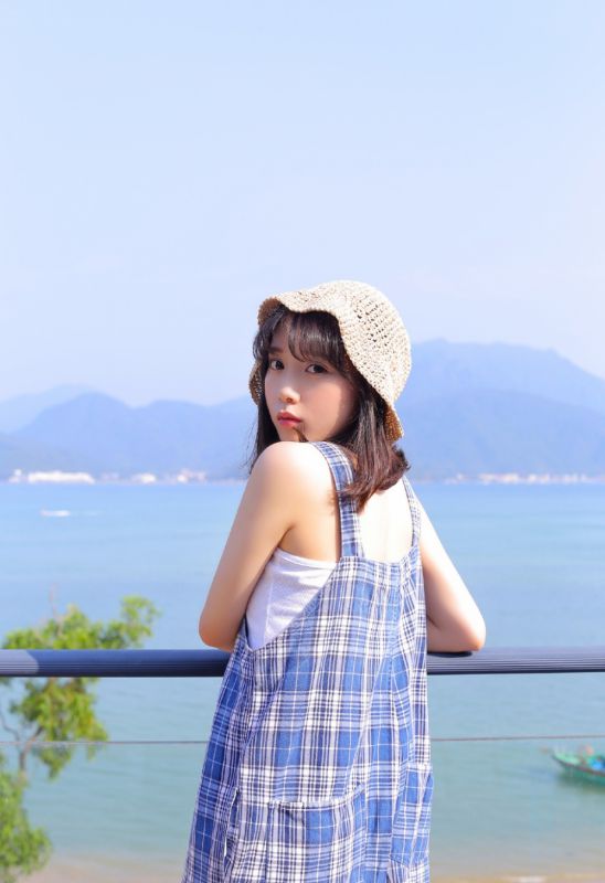 短发学生妹居家酥胸美乳诱惑大胆性感写真