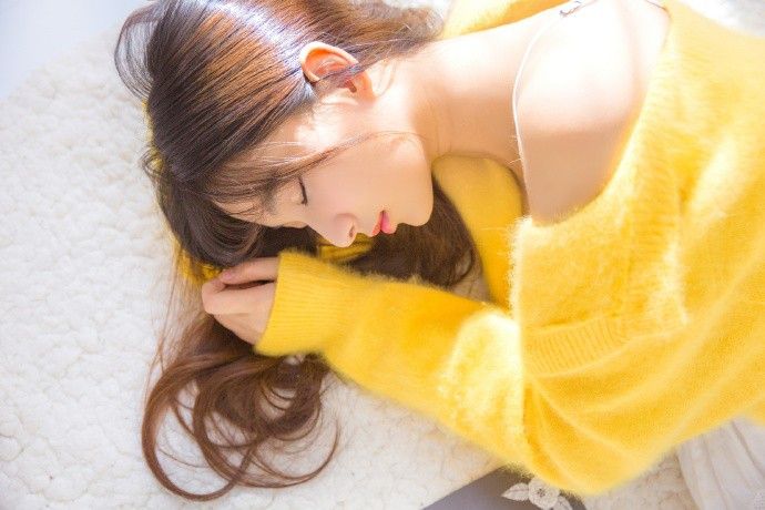 清纯长发女孩氧气养眼销魂眼神邪魅写真