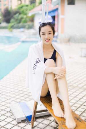 日本宅男女神冷艳气质湿身水着死库水写真