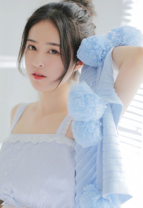 白嫩水灵樱桃唇少女尤物私房粉嫩香艳写真