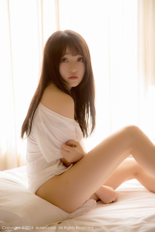 小萝莉美女伊小七MoMo性感私房照
