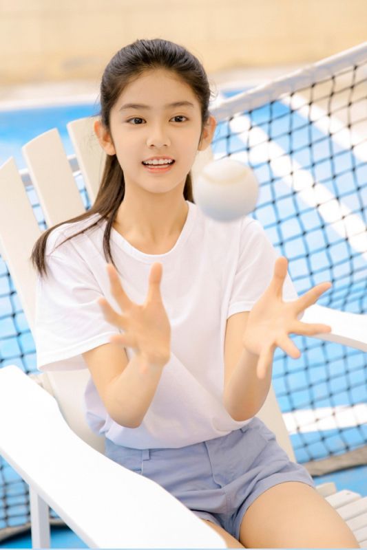 校园运动少女热裤长腿白T干净阳光写真